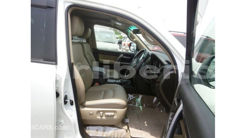 Big with watermark toyota land cruiser bomi county import dubai 2558