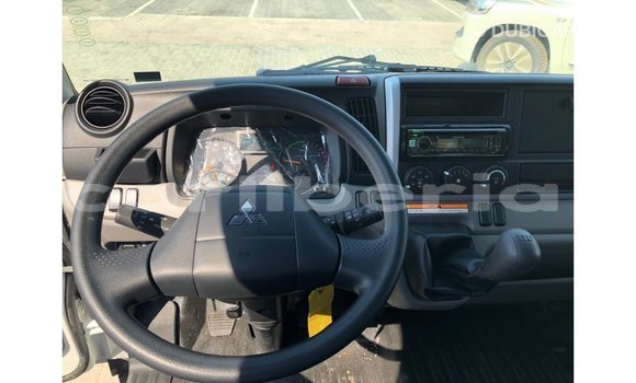 Acheter Import Voiture Mitsubishi Carisma Blanc à Import - Dubai, Comté de Bomi Acheter Import Voiture Mitsubishi Carisma Blanc à Import - Dubai, Comté de Bomi