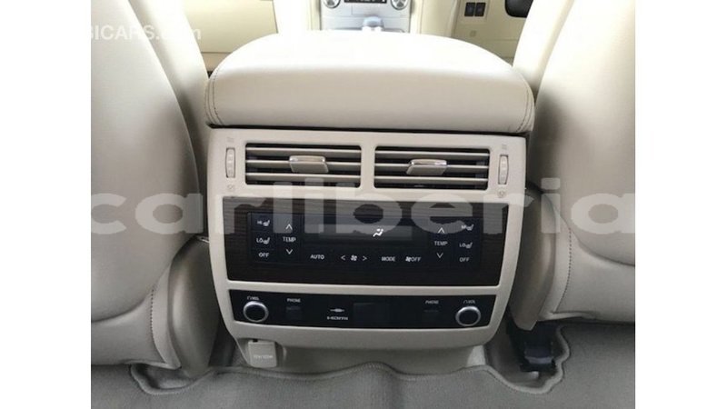 Big with watermark toyota land cruiser bomi county import dubai 2602