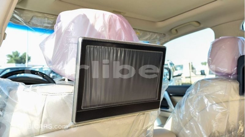 Big with watermark toyota land cruiser bomi county import dubai 2618