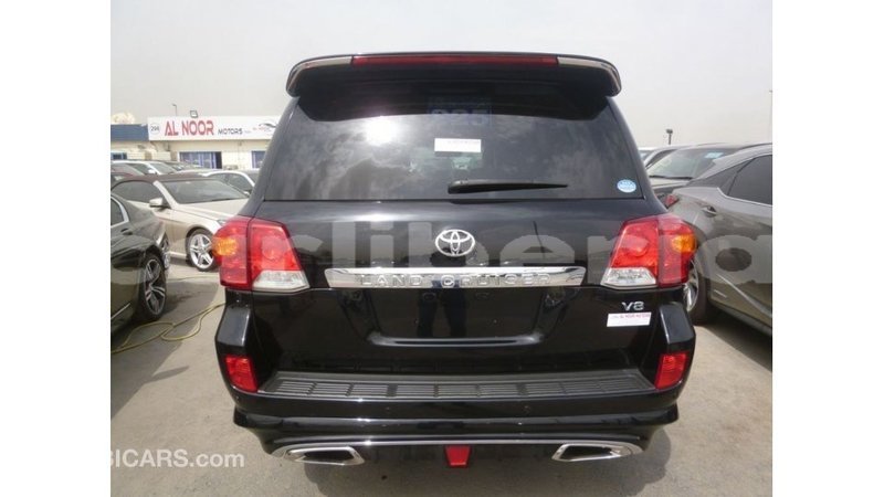 Big with watermark toyota land cruiser bomi county import dubai 2644
