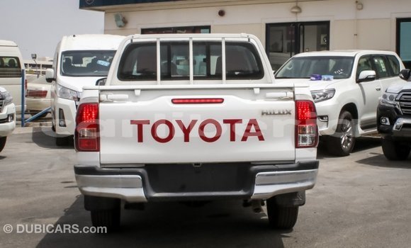 Acheter Import Voiture Toyota Hilux Blanc à Import - Dubai, Comté de Bomi Acheter Import Voiture Toyota Hilux Blanc à Import - Dubai, Comté de Bomi
