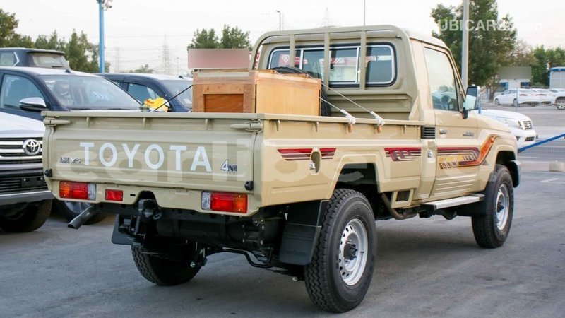 Big with watermark toyota land cruiser bomi county import dubai 2704