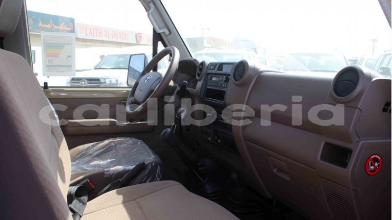Big with watermark toyota land cruiser bomi county import dubai 2707