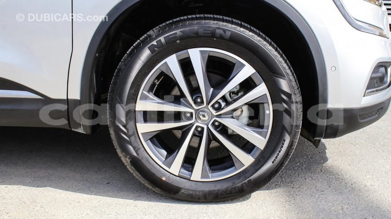 Big with watermark renault 4 bomi county import dubai 2763