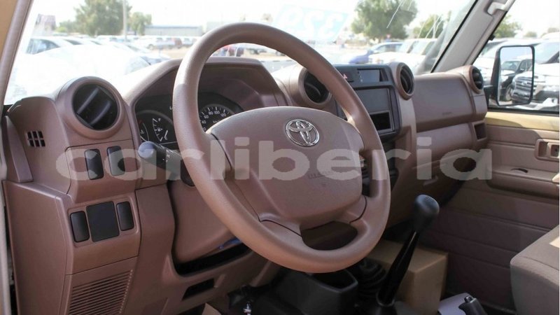 Big with watermark toyota land cruiser bomi county import dubai 2802