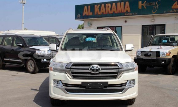 Acheter Import Voiture Toyota Land Cruiser Blanc à Import - Dubai, Comté de Bomi Acheter Import Voiture Toyota Land Cruiser Blanc à Import - Dubai, Comté de Bomi