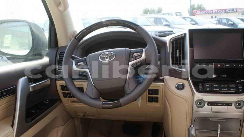 Big with watermark toyota land cruiser bomi county import dubai 2803