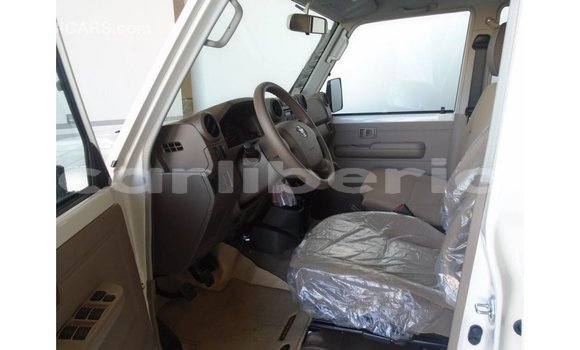 Acheter Import Voiture Toyota Land Cruiser Blanc à Import - Dubai, Comté de Bomi Acheter Import Voiture Toyota Land Cruiser Blanc à Import - Dubai, Comté de Bomi