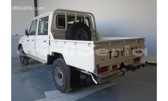 Acheter Import Voiture Toyota Land Cruiser Blanc à Import - Dubai, Comté de Bomi Acheter Import Voiture Toyota Land Cruiser Blanc à Import - Dubai, Comté de Bomi