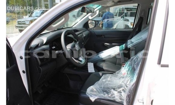 Acheter Import Voiture Toyota Hilux Blanc à Import - Dubai, Comté de Bomi Acheter Import Voiture Toyota Hilux Blanc à Import - Dubai, Comté de Bomi