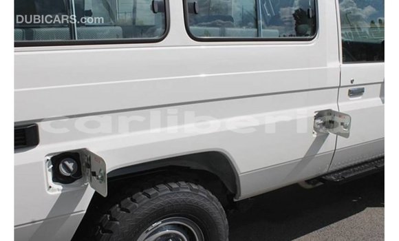 Acheter Import Voiture Toyota Land Cruiser Blanc à Import - Dubai, Comté de Bomi Acheter Import Voiture Toyota Land Cruiser Blanc à Import - Dubai, Comté de Bomi