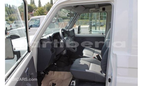 Acheter Import Voiture Toyota Land Cruiser Blanc à Import - Dubai, Comté de Bomi Acheter Import Voiture Toyota Land Cruiser Blanc à Import - Dubai, Comté de Bomi