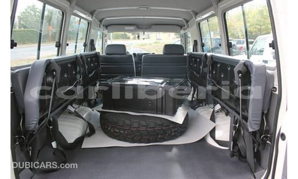 Acheter Import Voiture Toyota Land Cruiser Blanc à Import - Dubai, Comté de Bomi Acheter Import Voiture Toyota Land Cruiser Blanc à Import - Dubai, Comté de Bomi