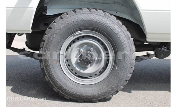 Acheter Import Voiture Toyota Land Cruiser Blanc à Import - Dubai, Comté de Bomi Acheter Import Voiture Toyota Land Cruiser Blanc à Import - Dubai, Comté de Bomi
