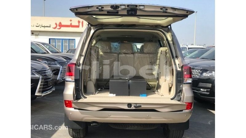 Big with watermark toyota land cruiser bomi county import dubai 2852