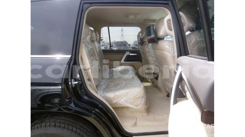Big with watermark toyota land cruiser bomi county import dubai 2881