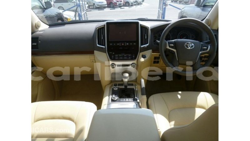 Big with watermark toyota land cruiser bomi county import dubai 2940