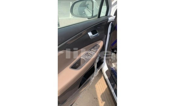 Buy Import Hyundai Santa Fe White Car in Import - Dubai in Bomi County Buy Import Hyundai Santa Fe White Car in Import - Dubai in Bomi County