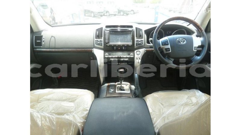 Big with watermark toyota land cruiser bomi county import dubai 3160