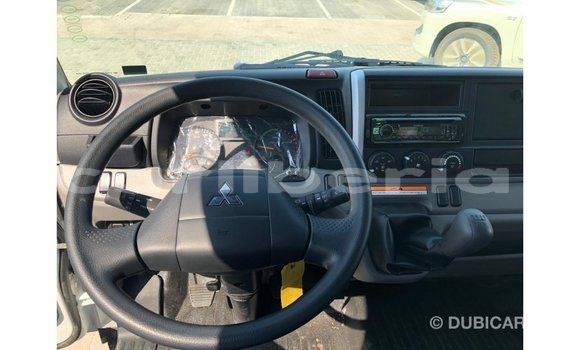 Acheter Import Voiture Mitsubishi Carisma Blanc à Import - Dubai, Comté de Bomi Acheter Import Voiture Mitsubishi Carisma Blanc à Import - Dubai, Comté de Bomi