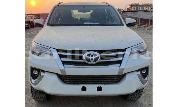 Acheter Import Voiture Toyota Fortuner Blanc à Import - Dubai, Comté de Bomi Acheter Import Voiture Toyota Fortuner Blanc à Import - Dubai, Comté de Bomi