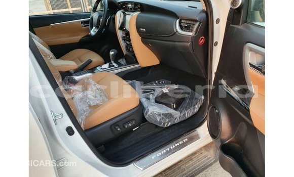 Acheter Import Voiture Toyota Fortuner Blanc à Import - Dubai, Comté de Bomi Acheter Import Voiture Toyota Fortuner Blanc à Import - Dubai, Comté de Bomi