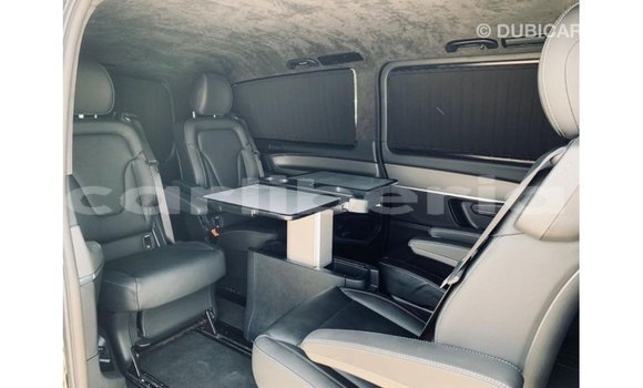 Acheter Import Voiture Mercedes-Benz 250 Noir à Import - Dubai, Comté de Bomi Acheter Import Voiture Mercedes-Benz 250 Noir à Import - Dubai, Comté de Bomi