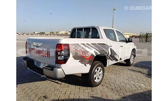 Acheter Import Voiture Mitsubishi L200 Blanc à Import - Dubai, Comté de Bomi Acheter Import Voiture Mitsubishi L200 Blanc à Import - Dubai, Comté de Bomi