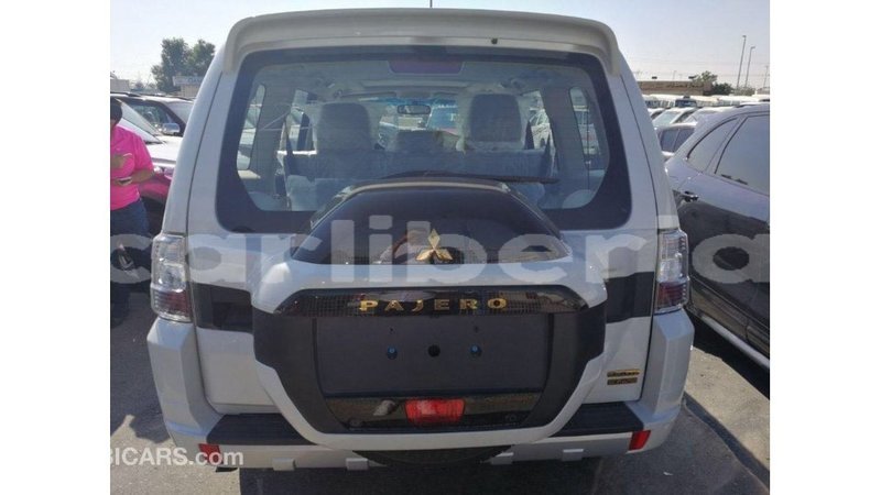 Big with watermark mitsubishi pajero bomi county import dubai 3492
