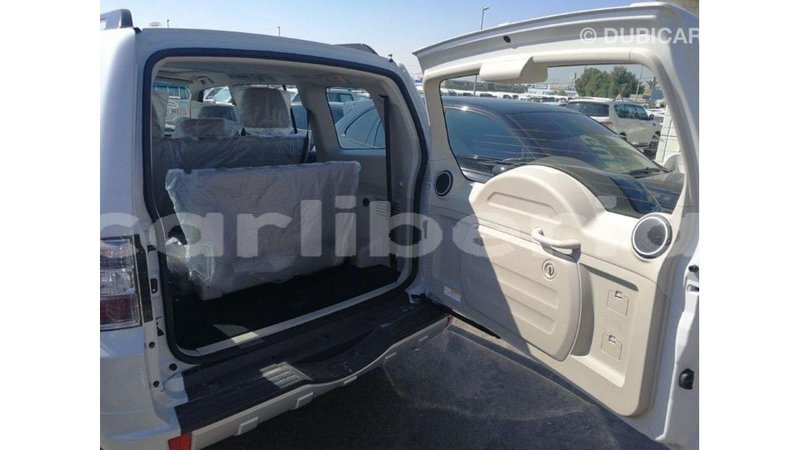 Big with watermark mitsubishi pajero bomi county import dubai 3492
