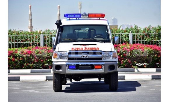 Acheter Import Voiture Toyota Land Cruiser Blanc à Import - Dubai, Comté de Bomi Acheter Import Voiture Toyota Land Cruiser Blanc à Import - Dubai, Comté de Bomi