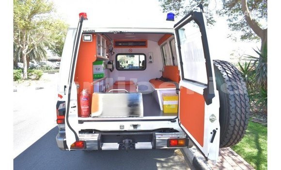 Acheter Import Voiture Toyota Land Cruiser Blanc à Import - Dubai, Comté de Bomi Acheter Import Voiture Toyota Land Cruiser Blanc à Import - Dubai, Comté de Bomi