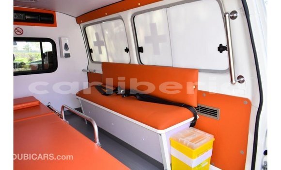 Acheter Import Voiture Toyota Land Cruiser Blanc à Import - Dubai, Comté de Bomi Acheter Import Voiture Toyota Land Cruiser Blanc à Import - Dubai, Comté de Bomi