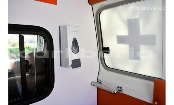 Acheter Import Voiture Toyota Land Cruiser Blanc à Import - Dubai, Comté de Bomi Acheter Import Voiture Toyota Land Cruiser Blanc à Import - Dubai, Comté de Bomi