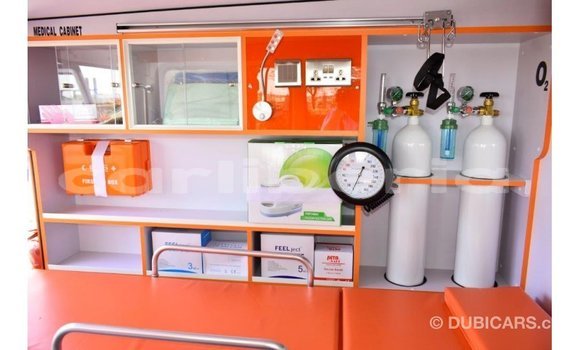 Acheter Import Voiture Toyota Land Cruiser Blanc à Import - Dubai, Comté de Bomi Acheter Import Voiture Toyota Land Cruiser Blanc à Import - Dubai, Comté de Bomi