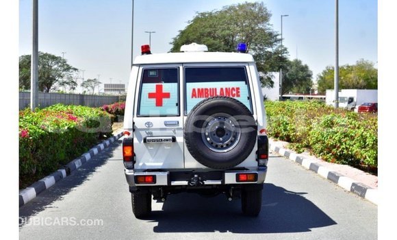 Acheter Import Voiture Toyota Land Cruiser Blanc à Import - Dubai, Comté de Bomi Acheter Import Voiture Toyota Land Cruiser Blanc à Import - Dubai, Comté de Bomi
