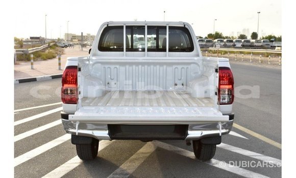 Acheter Import Voiture Toyota Hilux Blanc à Import - Dubai, Comté de Bomi Acheter Import Voiture Toyota Hilux Blanc à Import - Dubai, Comté de Bomi