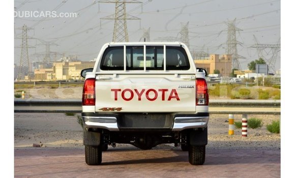 Acheter Import Voiture Toyota Hilux Blanc à Import - Dubai, Comté de Bomi Acheter Import Voiture Toyota Hilux Blanc à Import - Dubai, Comté de Bomi