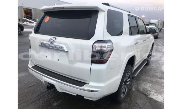 Acheter Import Utilitaire Toyota HiAce Blanc à Import - Dubai, Comté de Bomi Acheter Import Utilitaire Toyota HiAce Blanc à Import - Dubai, Comté de Bomi