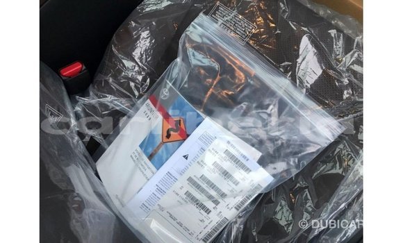 Acheter Import Utilitaire Toyota HiAce Blanc à Import - Dubai, Comté de Bomi Acheter Import Utilitaire Toyota HiAce Blanc à Import - Dubai, Comté de Bomi