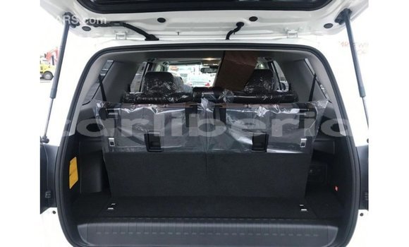 Acheter Import Utilitaire Toyota HiAce Blanc à Import - Dubai, Comté de Bomi Acheter Import Utilitaire Toyota HiAce Blanc à Import - Dubai, Comté de Bomi