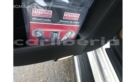 Acheter Import Utilitaire Toyota HiAce Blanc à Import - Dubai, Comté de Bomi Acheter Import Utilitaire Toyota HiAce Blanc à Import - Dubai, Comté de Bomi