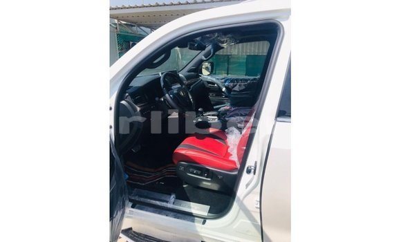 Acheter Import Voiture Lexus LX Blanc à Import - Dubai, Comté de Bomi Acheter Import Voiture Lexus LX Blanc à Import - Dubai, Comté de Bomi