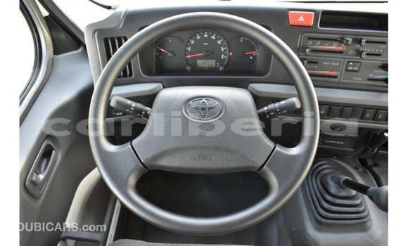 Acheter Import Voiture Toyota Coaster Blanc à Import - Dubai, Comté de Bomi Acheter Import Voiture Toyota Coaster Blanc à Import - Dubai, Comté de Bomi