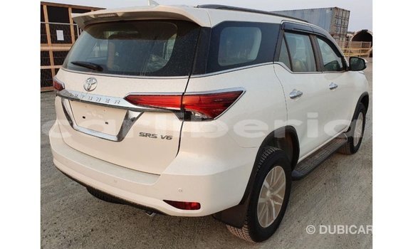Acheter Import Voiture Toyota Fortuner Blanc à Import - Dubai, Comté de Bomi Acheter Import Voiture Toyota Fortuner Blanc à Import - Dubai, Comté de Bomi