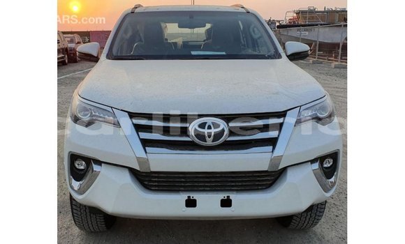 Acheter Import Voiture Toyota Fortuner Blanc à Import - Dubai, Comté de Bomi Acheter Import Voiture Toyota Fortuner Blanc à Import - Dubai, Comté de Bomi