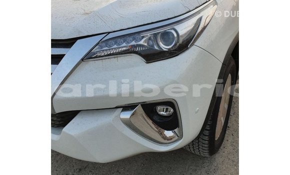 Acheter Import Voiture Toyota Fortuner Blanc à Import - Dubai, Comté de Bomi Acheter Import Voiture Toyota Fortuner Blanc à Import - Dubai, Comté de Bomi