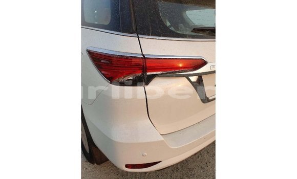 Acheter Import Voiture Toyota Fortuner Blanc à Import - Dubai, Comté de Bomi Acheter Import Voiture Toyota Fortuner Blanc à Import - Dubai, Comté de Bomi