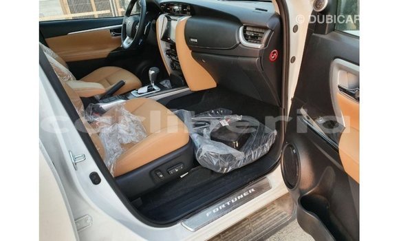 Acheter Import Voiture Toyota Fortuner Blanc à Import - Dubai, Comté de Bomi Acheter Import Voiture Toyota Fortuner Blanc à Import - Dubai, Comté de Bomi